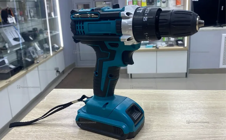 Шуруповерт Makita + набор реп.