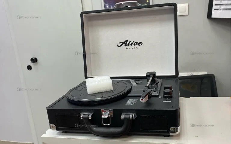 Виниловый проигрыватель Alive Audio Glam