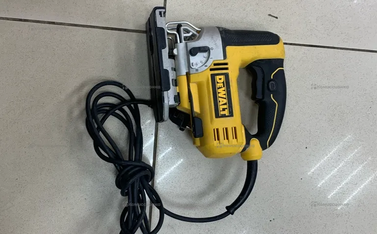 электролобзик Dewalt DW349-LIRU