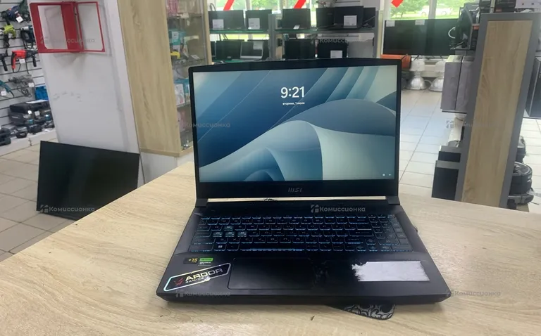 Ноутбук MSi Bravo 15