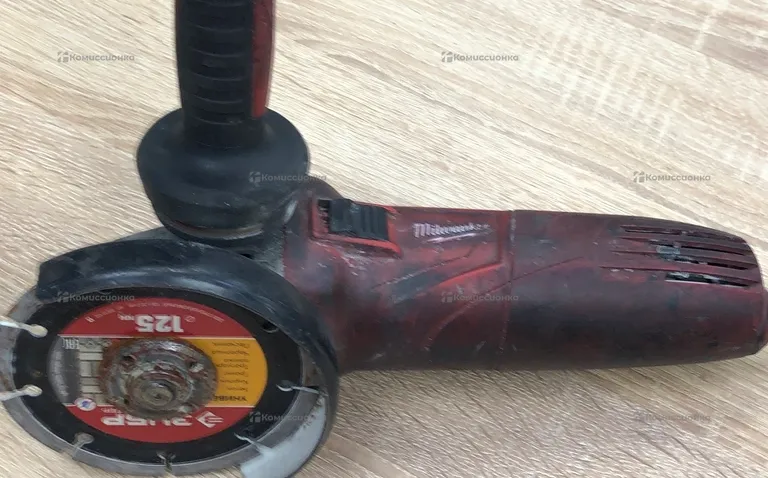 УШМ Milwaukee AGV 10-125 EK