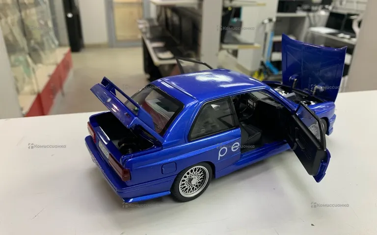 Автомобиль bmw