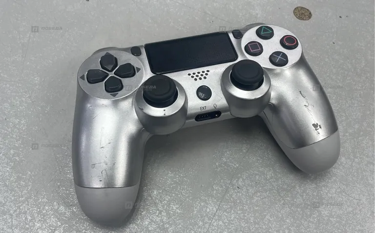 Джойстик PS4.