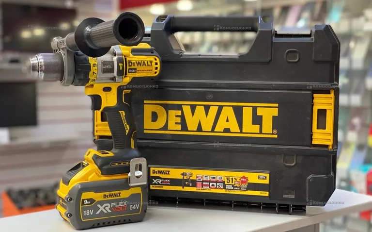 Дрель шуруповерт Dewalt DCD999