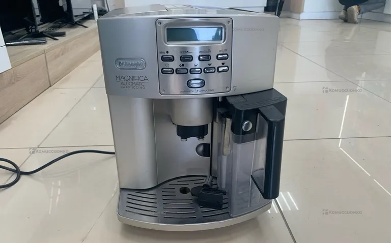 Кофеварка Delonghi