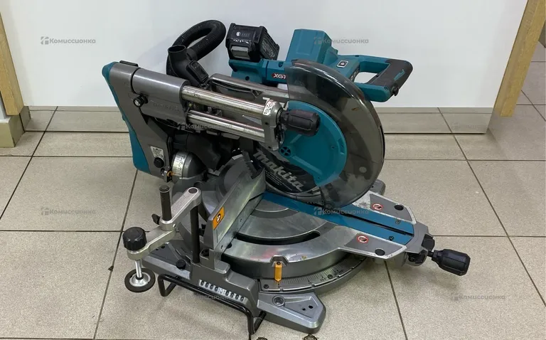 Циркулярная аккумуляторная пила Makita LS004G