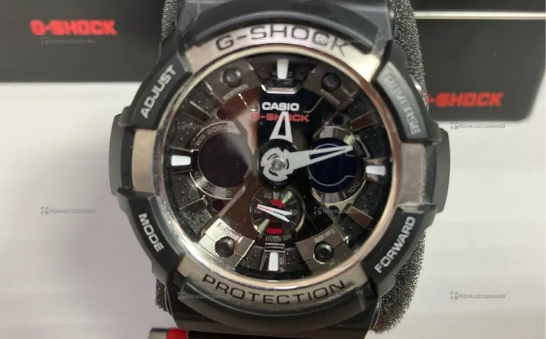Часы  CASIO G-SHOCK GA-200