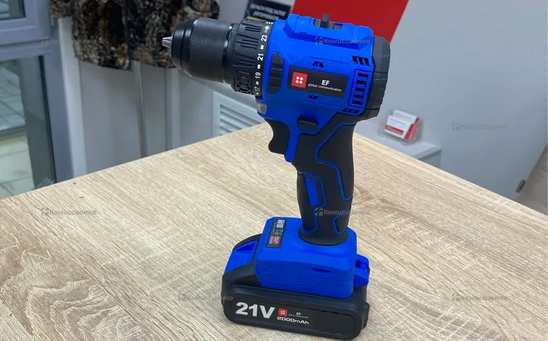 Безщеточный шуруповерт EF 21V
