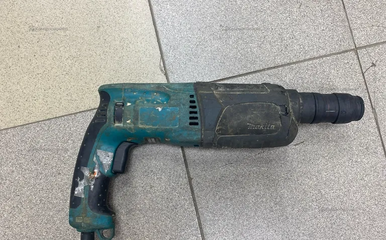 перфаратор makita HR2470