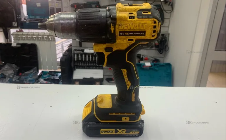 Аккумуляторная ударная дрель-шуруповерт DeWALT DCD