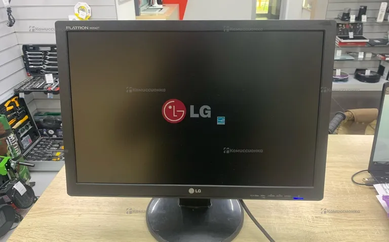 монитор LG W2042T
