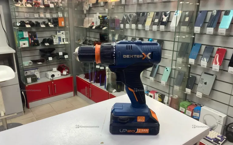 Дрель-шуруповерт Dexter 20VSD2-35RCA.11A