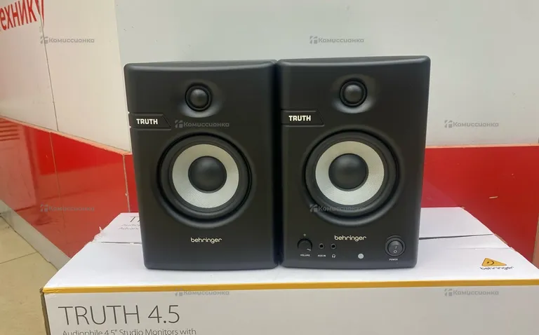Колонка Behringer Truth 4.5