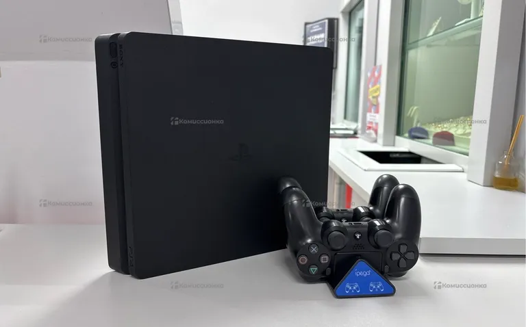 Приставка PS4. slim 1tb