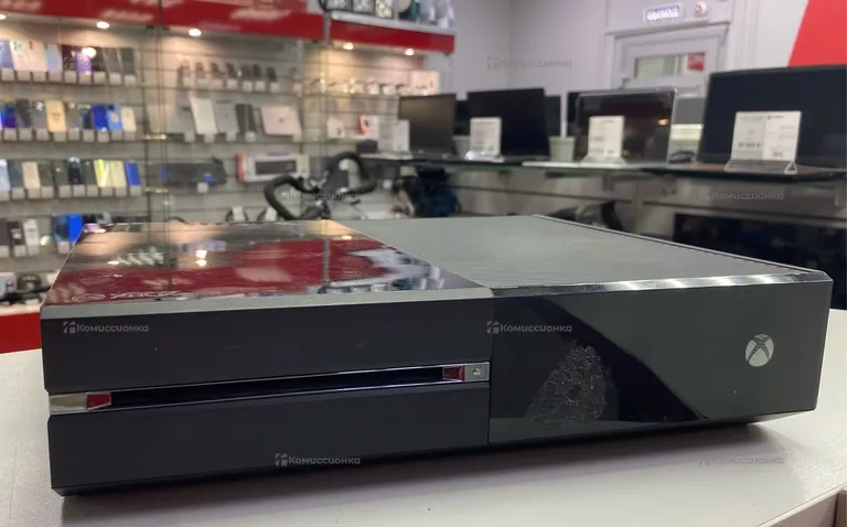 Приставка Xbox One 500GB.