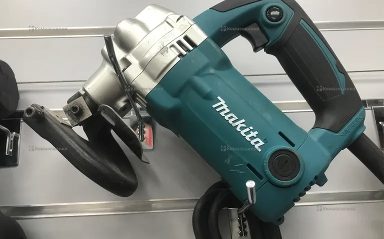 эл.ножницы по металлу Makita JS3201