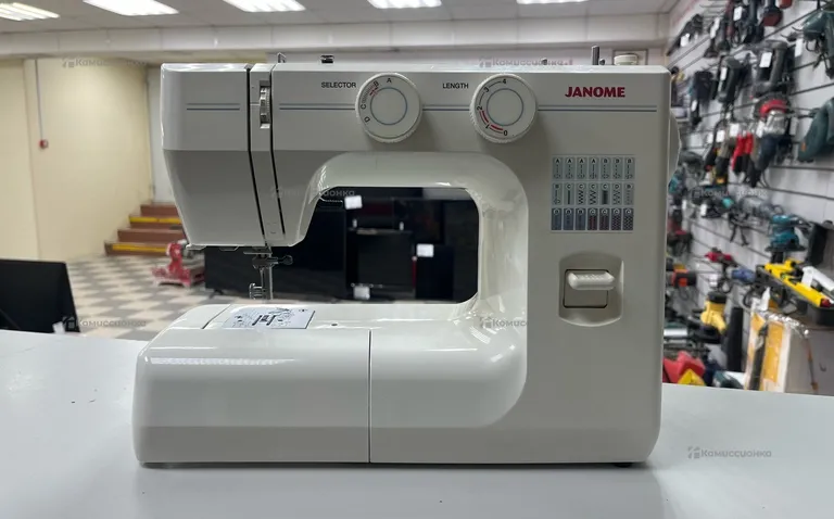 Швейная машина  Janome TM2004