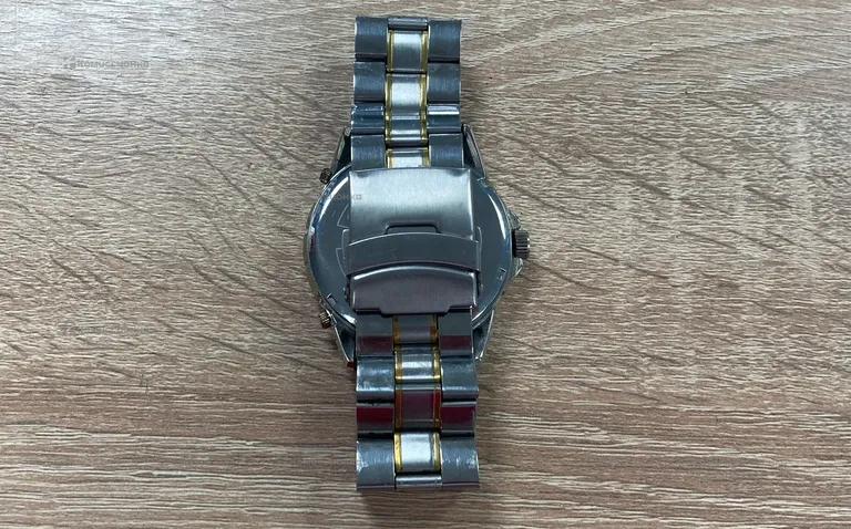Часы  quartz