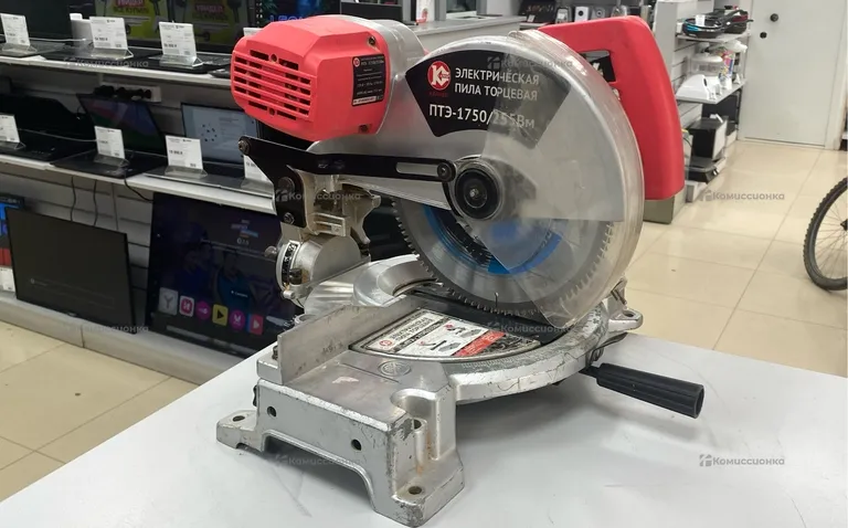Торцовочная пила Калибр ПТЭ-1750/255-Вм