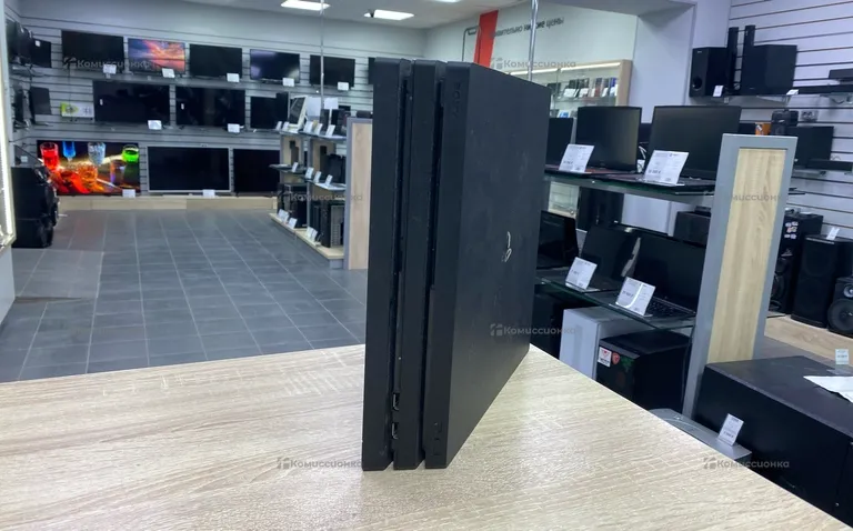 Приставка PS4. Приставка PS4 Pro 1Tb