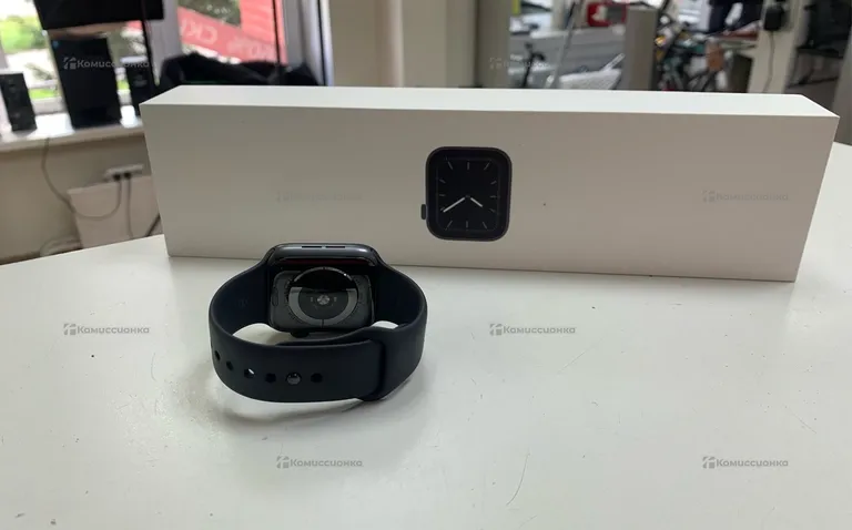 Часы  Apple Watch Series 4 44mm