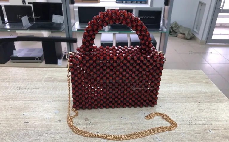 Сумка женская из бусин красная