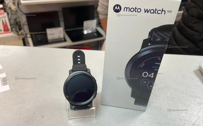 Часы Moto Watch 100