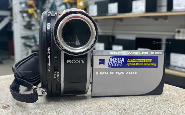 Видеокамера  Sony DCR-DVD710E