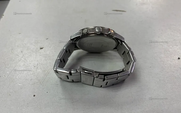 Часы  Guess WJ070