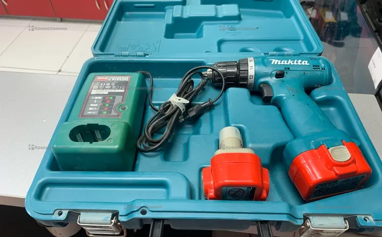 Шуруповерт Makita dc1414T