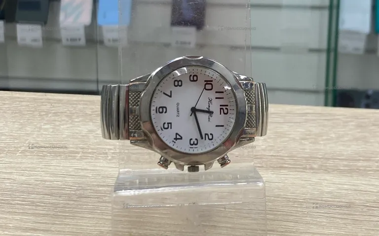 Часы  hong quartz