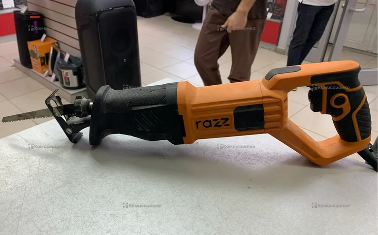 сабельная пила Razz RS-710kr