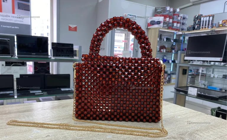 Сумка женская из бусин красная