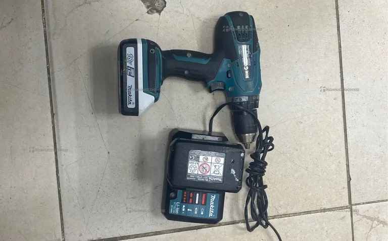Аккумулятрный дрель Шруповерт Makita DF457D