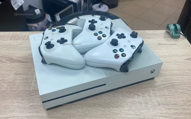 Приставка Xbox One S 500gb