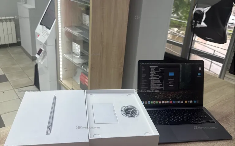 MacBook Air M1 8/256  A2337
