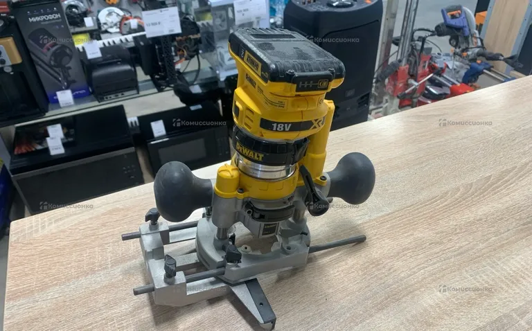 Аккумуляторный кромочный фрезер DeWALT DCW600N