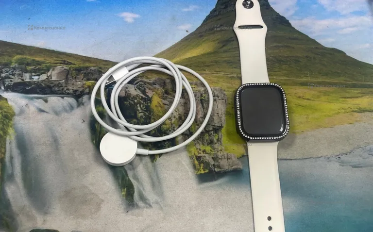 Часы  Apple Watch Series 8