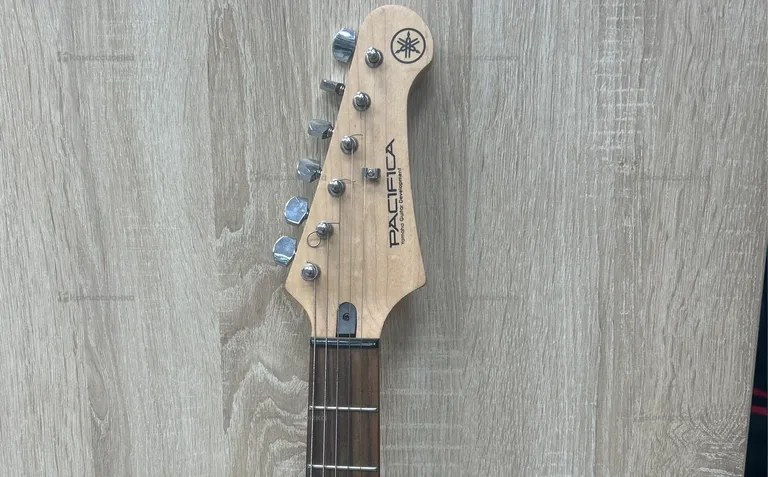 Электрогитара yamaha Stratocaster-pacifica 112j