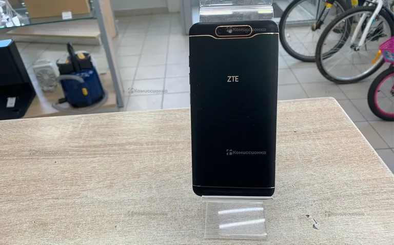ZTE blade v8 4/64gb