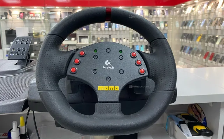 Игровой Руль Logitech Momo Racing