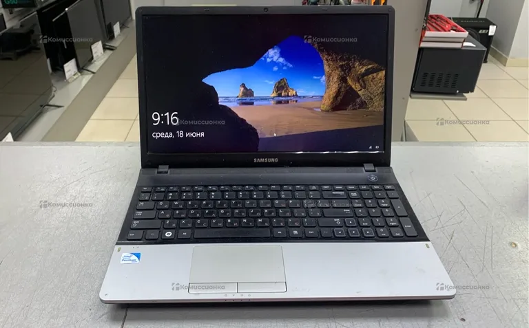 Ноутбук  samsung np300e5a