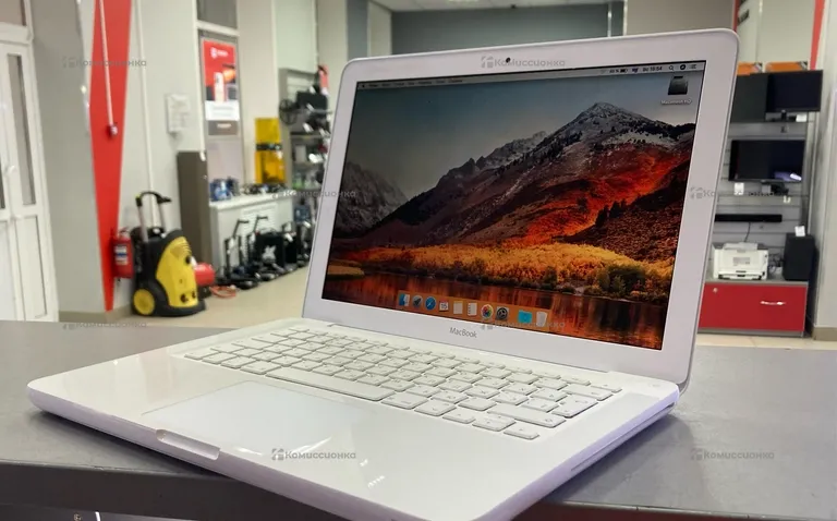 Ноутбук  Apple MacBook 13 2010