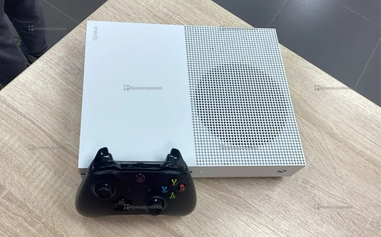 Игровая приставка Xbox one s