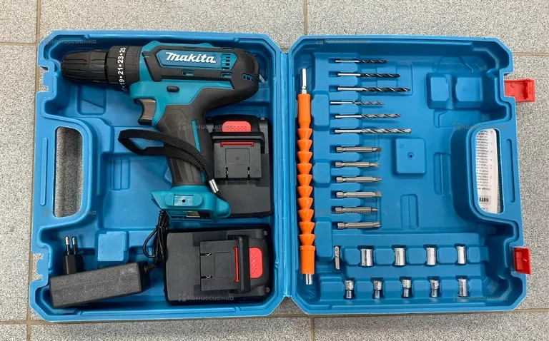Шуруповерт Makita