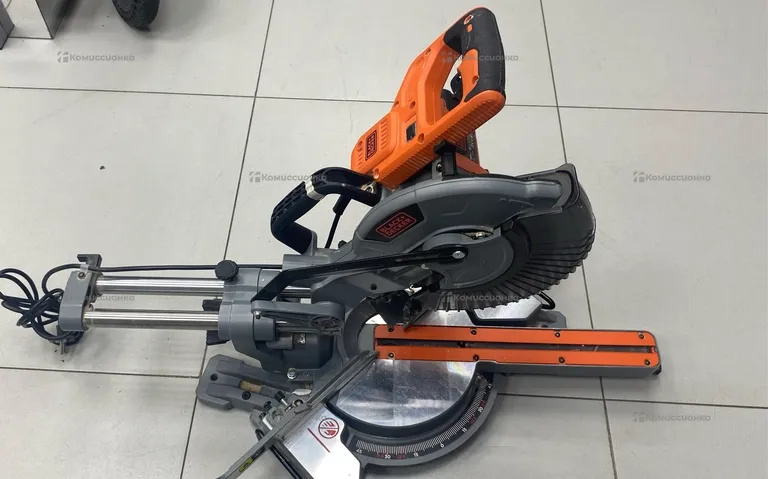 торцовочная пила Black decker bes700