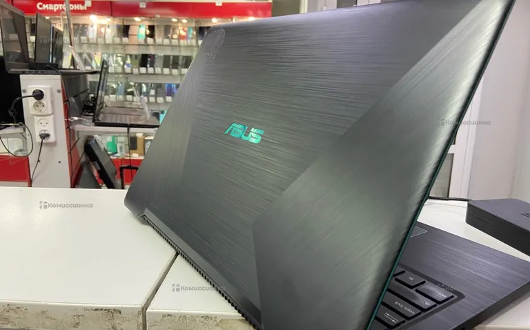 Ноутбук ASU’s AMD Ryzen 5 3500U/GTX 1050