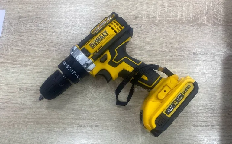 шуруповерт Dewalt 48v