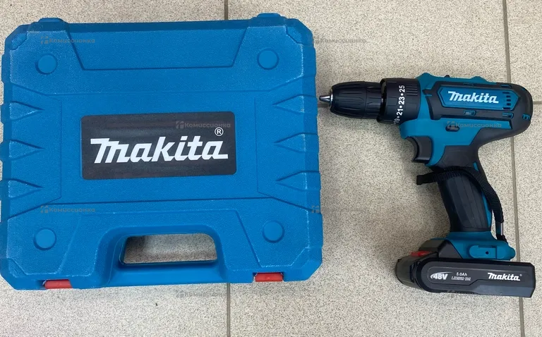 Шуруповерт Makita.