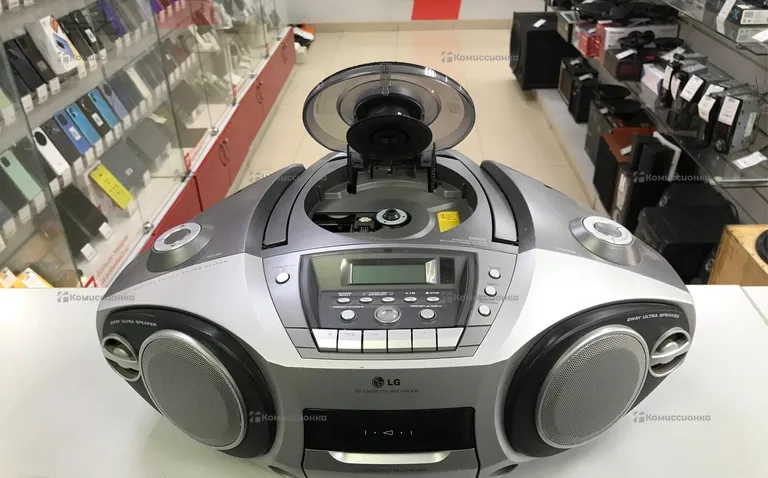 Музыкальный -  LG CD-M373